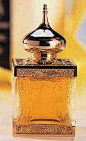 香水，借用了钻石的某种特质，模仿多面切割的钻石形状，用夜空般的深蓝色做包装色，标新立异，使其具有独特的魅力与众不同。又如：“Amonge”香水，充满着异国情调，这是一款真正的阿拉伯香水，散发着东方的芬芳，它被称为“世界上最有价值的香水”。它的瓶型设计具有伊斯兰风格，它是从建筑 