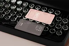 20款圆角商务名片卡片设计展示贴图PSD样机模板 Vertical Business Card Mockups