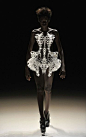 Herfst/winter 2011 the escapism dress, geprint met 3D printer en bijzonder omdat het best bloot is