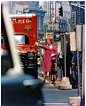 Dolores Hawkins in a pink wool coat photo by William Klein for Vogue 1958让我想起了不可承受的生命之轻~