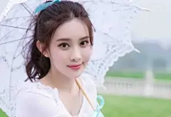 青春活泼美女孟子义桌面高清壁纸