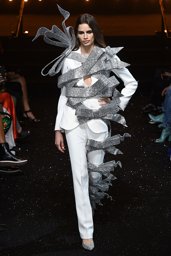 Viktor & Rolf（维果罗夫）发...