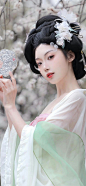 花香暗自许，浓淡两相知
采集@别致的七
cr：是子笙_