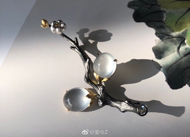 洁白 无暇
一枝梅
#大树珠宝设计# ​...