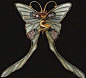 René Lalique珠寶創作最原始的靈感源於大自然。他把自己融入大千世界，探索自然界中一切能用於裝飾的元素。蝴蝶、飛蛾、蜻蜓……他的珠寶作品裏糅合了各種奇特的主旋律，體現他對自然的熱愛，無論動物或植物皆栩栩如生,努力發掘每一個細微之處，探索自然界中一切能用於裝飾的元素。