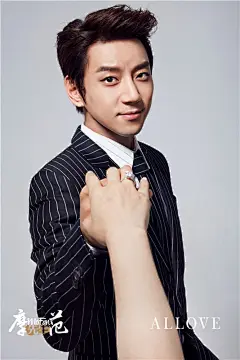 看情歌王子黄致列百变撩妹求婚术_摩范先生_海报时尚网