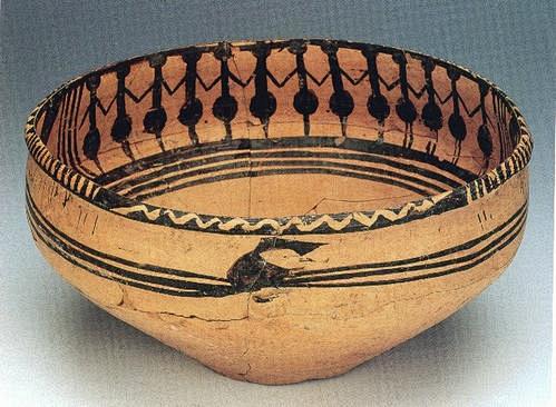 多人舞蹈纹彩陶盆