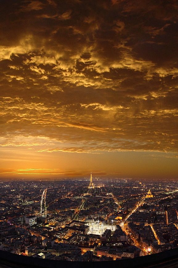 日落在法国巴黎