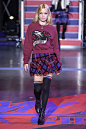 Tommy Hilfiger Fall 2017 Ready-to-Wear Fashion Show : See the complete Tommy Hilfiger Fall 2017 Ready-to-Wear collection.