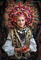 乌克兰美女复古装扮 致敬传统文化