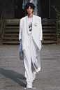 MM6 Maison Margiela S/S 2020 

厌倦了传统婚纱Look，大概这就是酷女孩心中嫁衣和新娘该有的态度和样子～ ​​​​