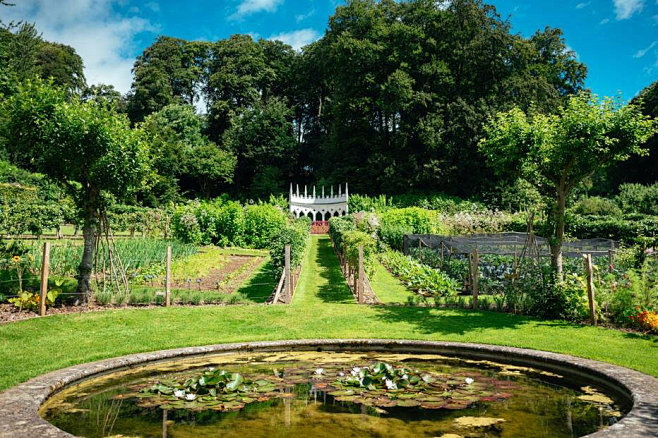 这座名为潘斯维克painswick的洛可可花园始建于1730年代是一位绅士为