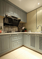 三居122平温馨暖色家庭厨房整体橱柜装修效果图