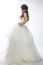 2011年新版韩式婚纱礼服抹胸缎面白色蓬蓬裙-珍爱婚纱网
