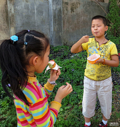 Dtcxn采集到精彩瞬间童趣--吃冰淇淋