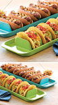 Stuffit Platter // assemble and serve tacos, hot-dogs, sandwich wraps etc. without them tipping or rolling over - clever! #product_design