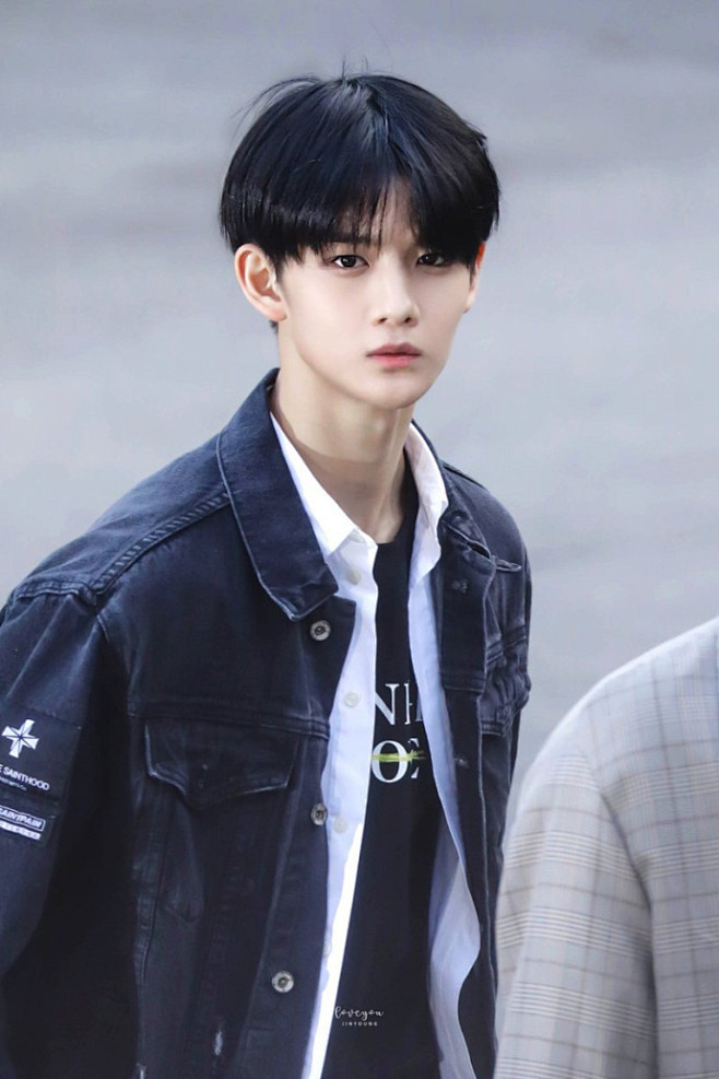 #WANNA·ONE##裴珍映# 从身材...