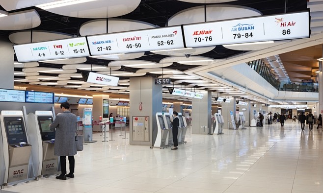 韩国，金浦国际机场标识设计 / YIEU...