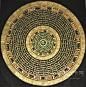 [坛城 | 曼荼罗] 梵文叫作曼荼罗（梵名 mandala，藏名 dkyil-hkhor），在古代印度，原指国家的领土和祭祀的祭坛。但是现在一般而言，是指将佛菩萨等尊像，或种子字、三昧耶形等，依一定方式加以配列的图样。又译作曼拏罗、满荼罗、曼陀罗、漫荼罗等。意译为坛城、中围、轮圆具足、坛城、聚集等。为了修行者观想方便所绘制、雕造的曼荼罗，而有形像曼荼罗，而成为曼荼罗的表征。