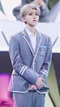 #蔡徐坤#-Nine Percent 偶像练习生出道舞台
新人蔡徐坤，多多关照。