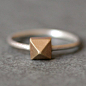 黄金戒指 金字塔14K纯黄金戒指和银素圈的完美搭配 手工制作