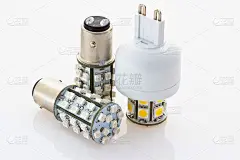 两个12V带卡口的LED灯泡，一个230V的G9灯泡