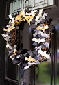 Party & Holiday Decor Ideas / Halloween bat wreath