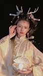 月下龙女
我的玲珑龙角终于安排上了
她可太好看了
如果龙女都长这样，那我愿意去龙宫我可以！
#界啊音的造型# ​​​​