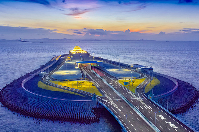 港珠澳大桥美丽的人工岛和大屿山