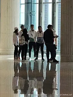 【跑男 复联】【鹿晗 丸子头】奔跑兄弟们的行程真是紧锣密鼓，昨天#奔跑吧#发布会刚吃了面，又开始了新的录制，鹿晗丸子头变身苹果鹿瞩目。这期节目应该是复联的录制主题~不知道会不会有什么超能力特辑，还挺期待的 ​​​​