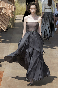 山茶与茶采集到2017 Fall Couture