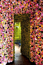 flower power...can you imagine your guests entering your ceremony setting through this floral "doorway"? AMAZING.