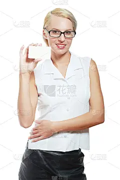 微笑的女商人拿着名片