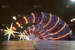 拱门灯的下落的星星-圣诞装饰的家长桥在莫斯科