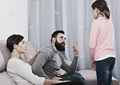 父母训诫女儿