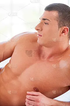 强大和自信。