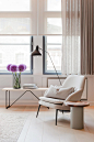 去繁从简，塑造净透与优雅的居家环境，简约客厅沙发设计。