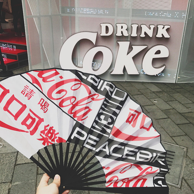 【放肆】穿梭可口可乐任意门快闪店-只看该...