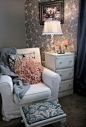Shabby chic. Looks so comfy.
