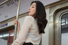 KRYSTALxFX采集到KRY - 信息流单人女图