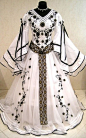 Vintage Medieval Weddings Dresses 中世纪的新娘礼服 （source：astra-star*）