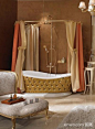 <a href='index.php?module=weibo&action=hot_topic_personal&hot_uid=50345&hot_title=这是经典的浴室家具'>#这是经典的浴室家具#</a>由Lineatre 设计的典雅触摸。经典的浴缸，配备优雅的窗帘，古典家具，如沙发，椅子和桌子，使这个浴室是一个真正的经典和豪华。经典浴室家具由Lineatre 设计也显示水龙头拥有水晶旋钮，面盆大理石平顶，灯罩是宝石缀满。