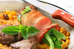 甜玉米炒鸡肝和青豆熏肉