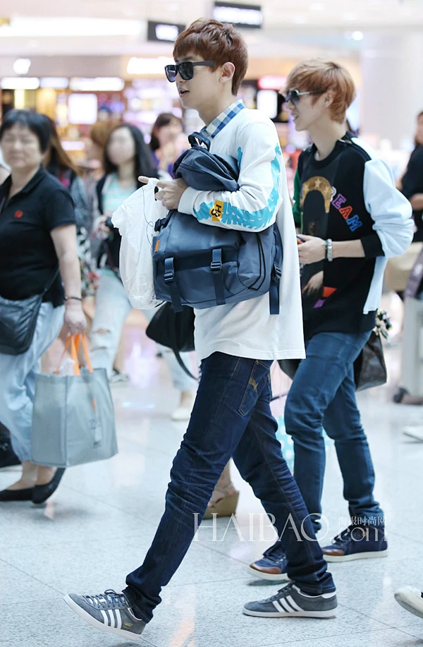 exo组合成员朴灿烈9月20日韩国仁川机场街拍
