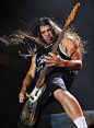 Robert Trujillo is een Amerikaans bassist. Hij is onder andere ex-bassist van de Suicidal Tendencies, Infectious Grooves en Ozzy Osbourne. Sinds 2003 speelt hij in de metalband Metallica.