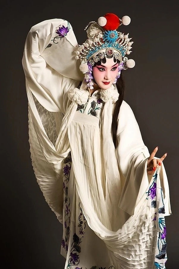 Beijing Opera。京剧。国剧。国粹。花旦。青衣。戏子。戏曲。妩媚。-花瓣网