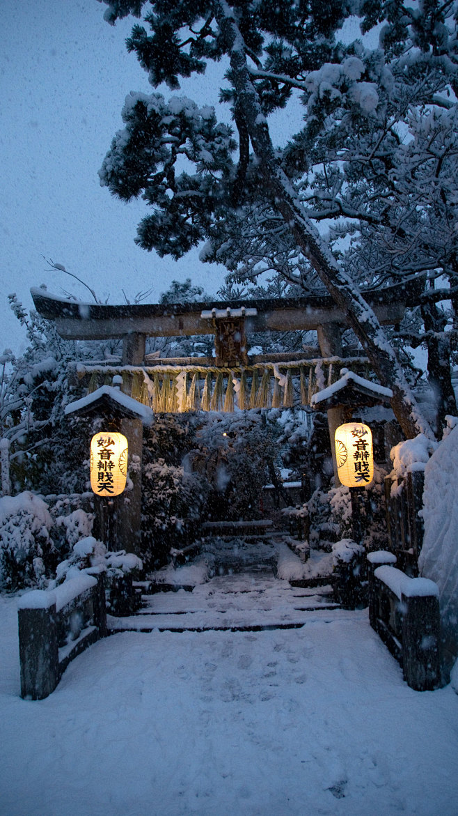 日式 夜晚 灯光