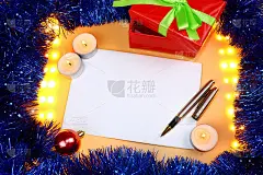 空白纸，圣诞装饰品和礼物。写圣诞祝福，写，事迹。