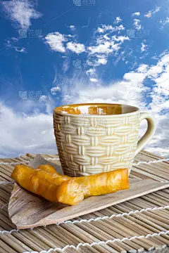 杯,炸制食物,小麦面团,滚铁环,垂直画幅,芳香的,奶油,维生素,饮料,大豆
