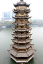 Sun Pagoda em Guilin, Guangxi, China ★ Esta foto é só um dos motivos para você ir à China. É um país de forte tradição cultural, onde quase tudo é diferente e fascinante para nós brasileiros. #viagem #china #asia